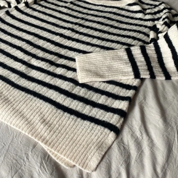 OLDNAVY Stripped Sweater - Picture 2 of 4